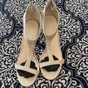 Le Chateau Glittering Gold Heels size 9